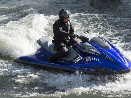 Waterpolitie staakt acties