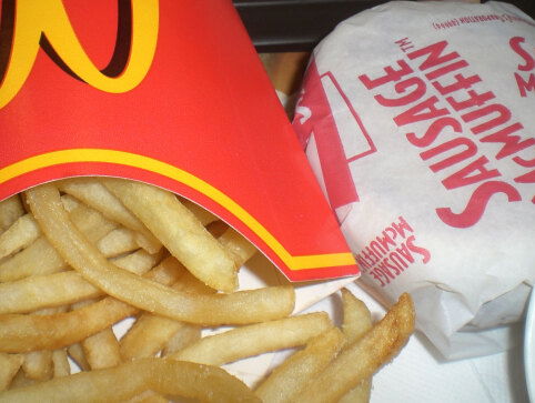 Druktemaker Kees van Amstel - Frietjesbedrog door McDonalds