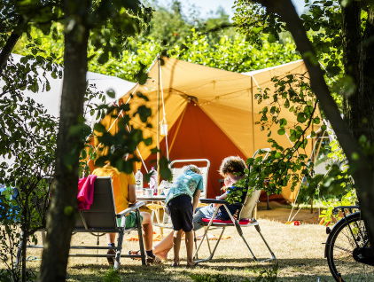 Feit of Fictie: 'Duizenden euro's besparen door op vakantie te gaan met gezin onder schooltijd, ondanks boete'