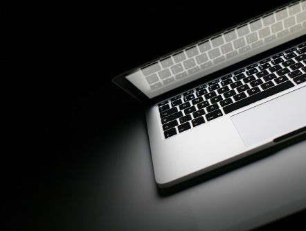 Mogen de media privébeelden online zetten?