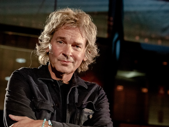 Matthijs van Nieuwkerk is terug na corona-besmetting