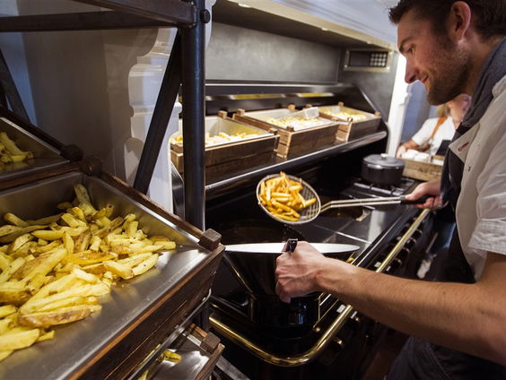 Werkt het weren van snackbars bij scholen? "Het is betutteling"
