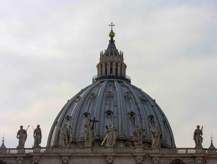 Argos Internationaal: Tegels lichten in Vaticaanstad