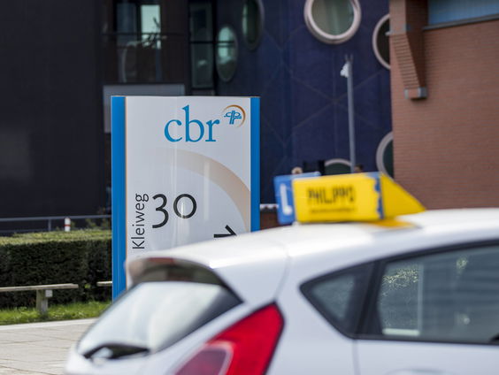 Overheid moet stoppen de burger te zien als klant