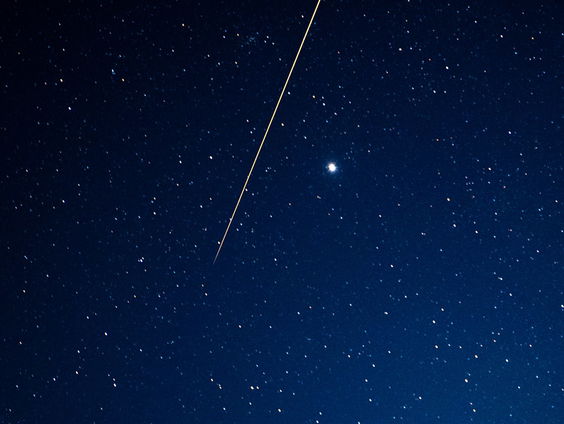 Is een houten satelliet de oplossing voor ruimteafval?