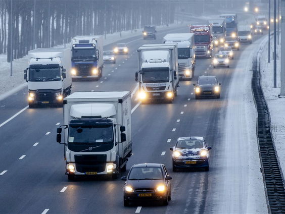 'Houd startkabels bij de hand': tips voor rijden in het winterweer