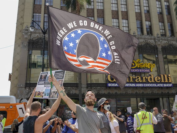 Complottheorieën van QAnon klinken absurd, maar zijn bepaald niet onschuldig