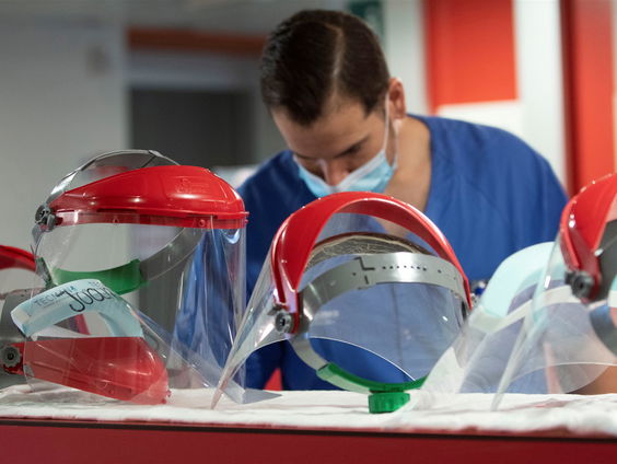 Spaanse zorgmedewerkers vertrekken liever naar het buitenland