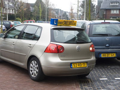 Louche rijschoolhouders