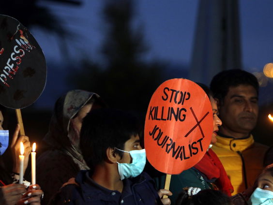 De levensgevaarlijke missie van lokale reporters