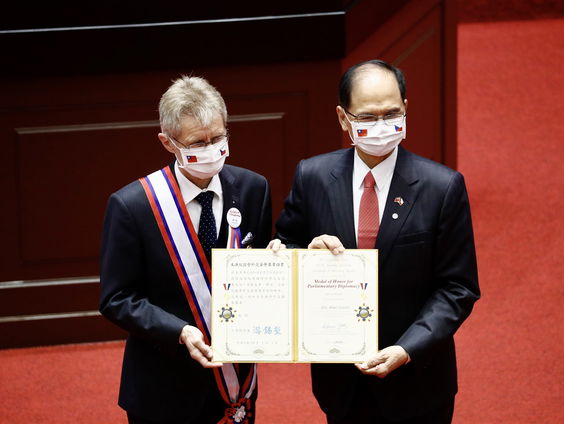 Tsjechen tarten een-Chinabeleid