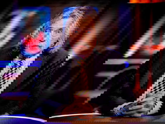 Kunststof - Johan Derksen, voetbalanalist