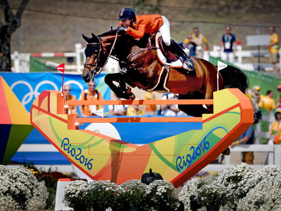 Ruiter Maikel van der Vleuten springt ondanks dodelijk virus 'gewoon' in Qatar