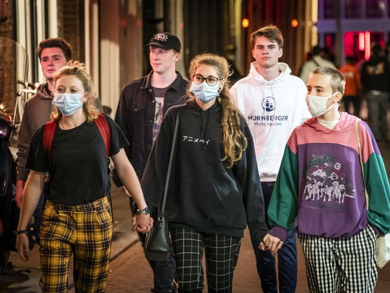 Studenten schrijven boek over eenzaamheid onder jongeren