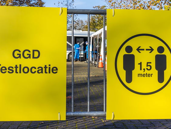 Massaal testen niet de oplossing: ‘Volledig opheffen maatregelen kan niet’