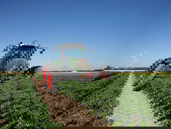 Sexy boerinnenkalender met een boodschap