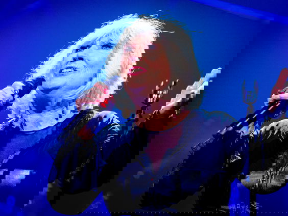 Willeke Alberti ontvangt Blijvend Applaus Prijs