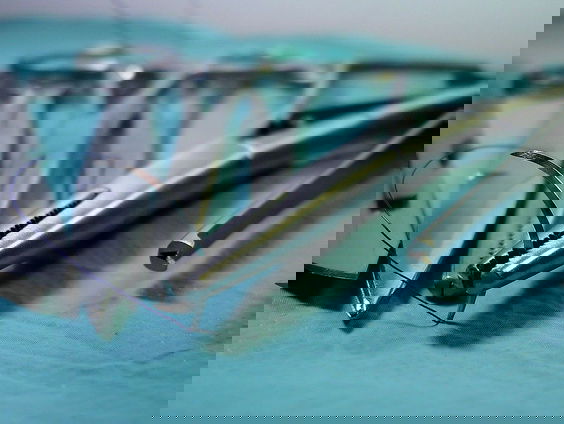 'De leeftijd voor een cosmetische ingreep moet naar 21 jaar'