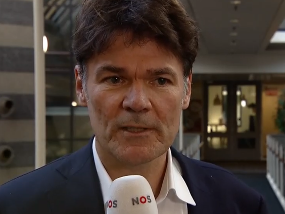 Burgemeesters duiken het water in voor Swim to Fight Cancer