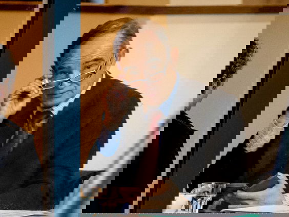 Welke vragen blijven onbeantwoord over de uitlevering van Julio Poch?