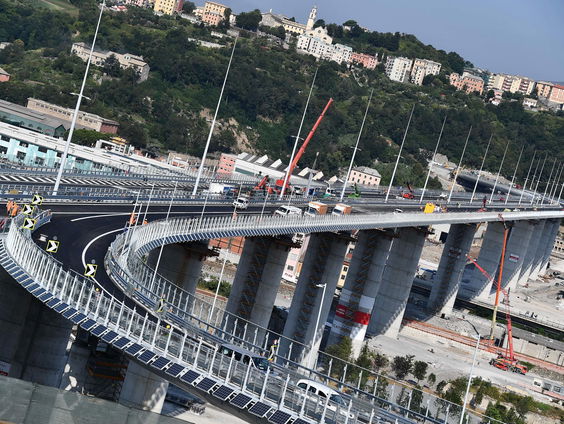 Genua heeft in onitaliaans tempo een nieuwe brug gebouwd