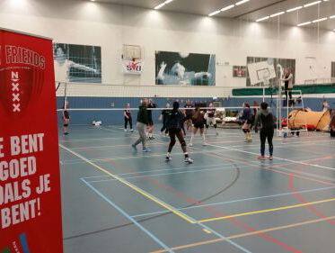 100 uur volleyballen voor het goede doel