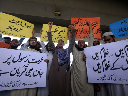 Demonstranten in Pakistan woedend de straat op in Pakistan om cartoonwedstrijd