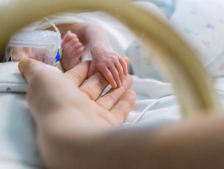 Gaan! De overheid moet een babybonus invoeren om vergrijzing tegen te gaan.