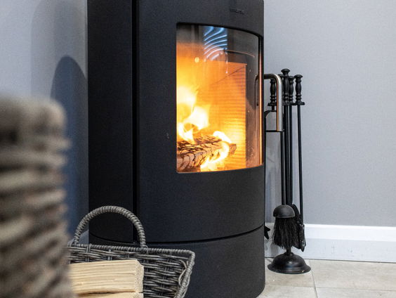 Stand.nl: Het gebruik van houtkachels moet aan banden worden gelegd