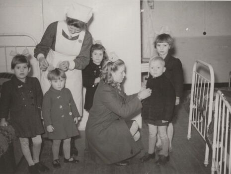 Weeshuizen na WOII: alleen op de wereld