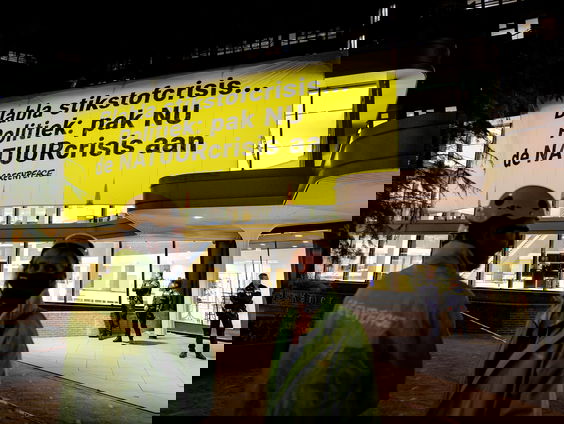 Greenpeace voert actie in Den Haag