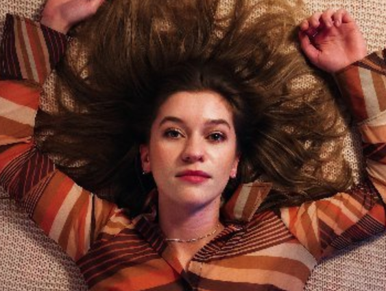 Juliet Zegt verzorgt de live muziek in de laatste uitzending van Proost!