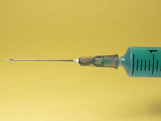 Moet het corona-vaccin verplicht worden voor alle contactberoepen?