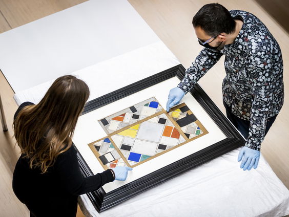 Belangrijk werk van kunstenaar Theo van Doesburg terug in Nederland