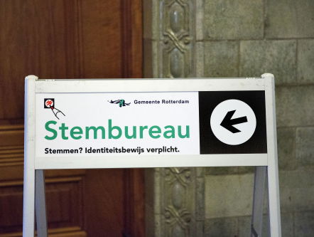 Hebben verstandelijk gehandicapten recht op hulp in stemhokje?