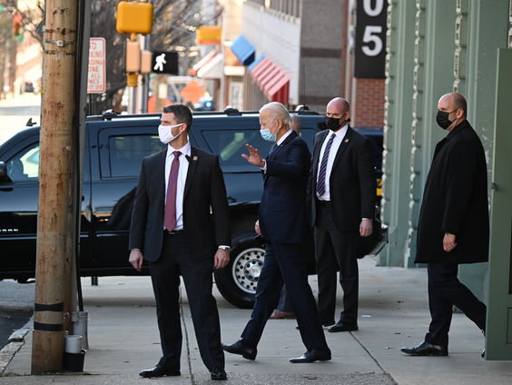 Trump erkent Biden als de nieuwe president, roept op tot verzoening