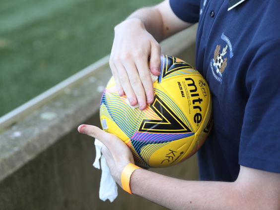 Schotse spelers lappen coronaregels aan laars: 'We hebben voorbeeldfunctie, dus hartstikke stom'