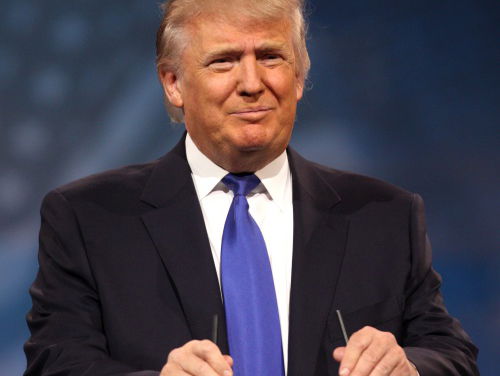 'Straatvechter' Trump geeft persconferentie