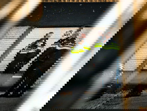 Misdaadverslaggever bespreekt kritisch rapport over undercoveragenten