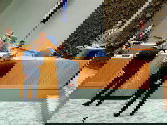 Stand.nl: 'Er moet strenger worden opgetreden tegen Kamerleden die zich misdragen'