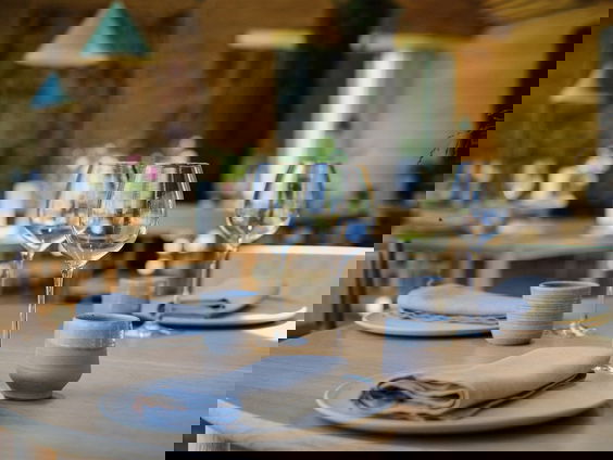 Wijn, een verlokkend panacee voor economie en gezondheid