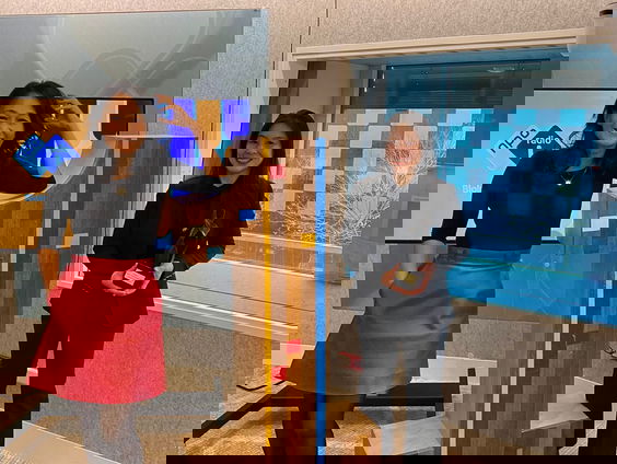 Yuwong (51) wint Global People Award: van bijna uitgehuwelijkt naar succesvol zakenvrouw