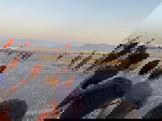 Eerste vluchtelingen uit Afghanistan worden ondergebracht in Zoutkamp, Groningen