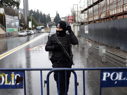Klopjacht op dader aanslag Istanbul gaat onverminderd verder