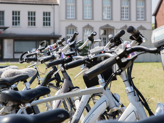 Zijn elektrische fietsen te gevaarlijk?