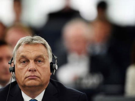 Hongaarse premier Orban draait bij