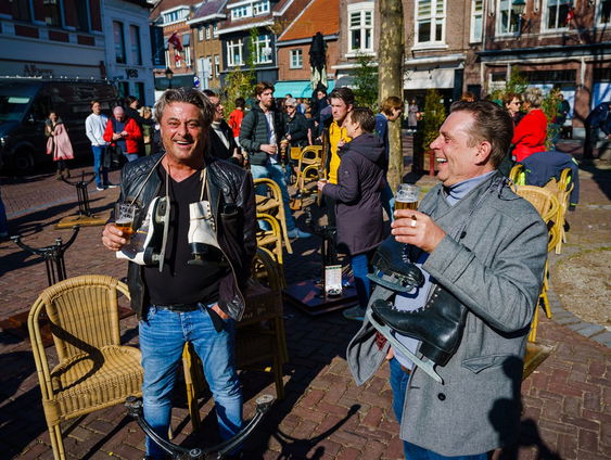 Huisarts: 'Ik zou terrassen onmiddellijk opendoen'