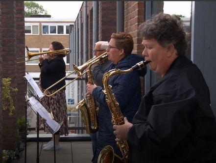 Taptoe speelt tijdens dodenherdenking Etten-Leur