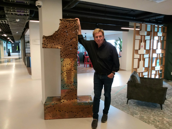 De Perstribune: Henny Huisman