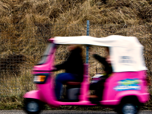 De roze riksja's van Pakistan